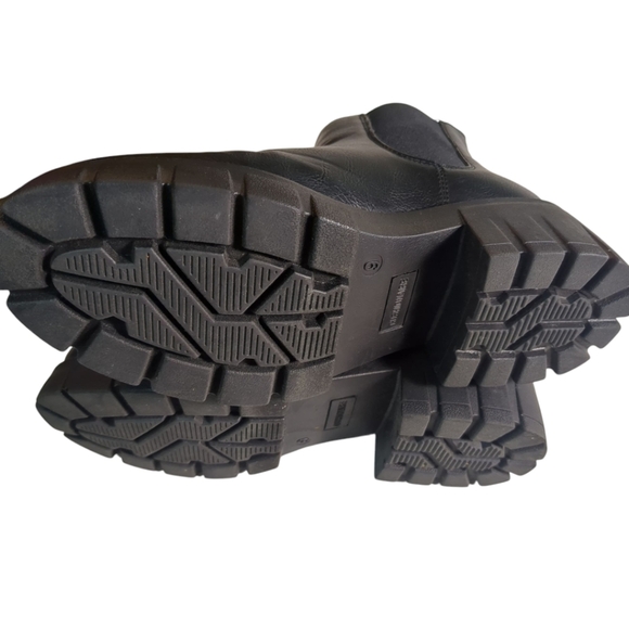 Cushionaire Black Sasha Platform Slip On Chelsea Boot w/ Memory Foam SZ 9 - Picture 6 of 6